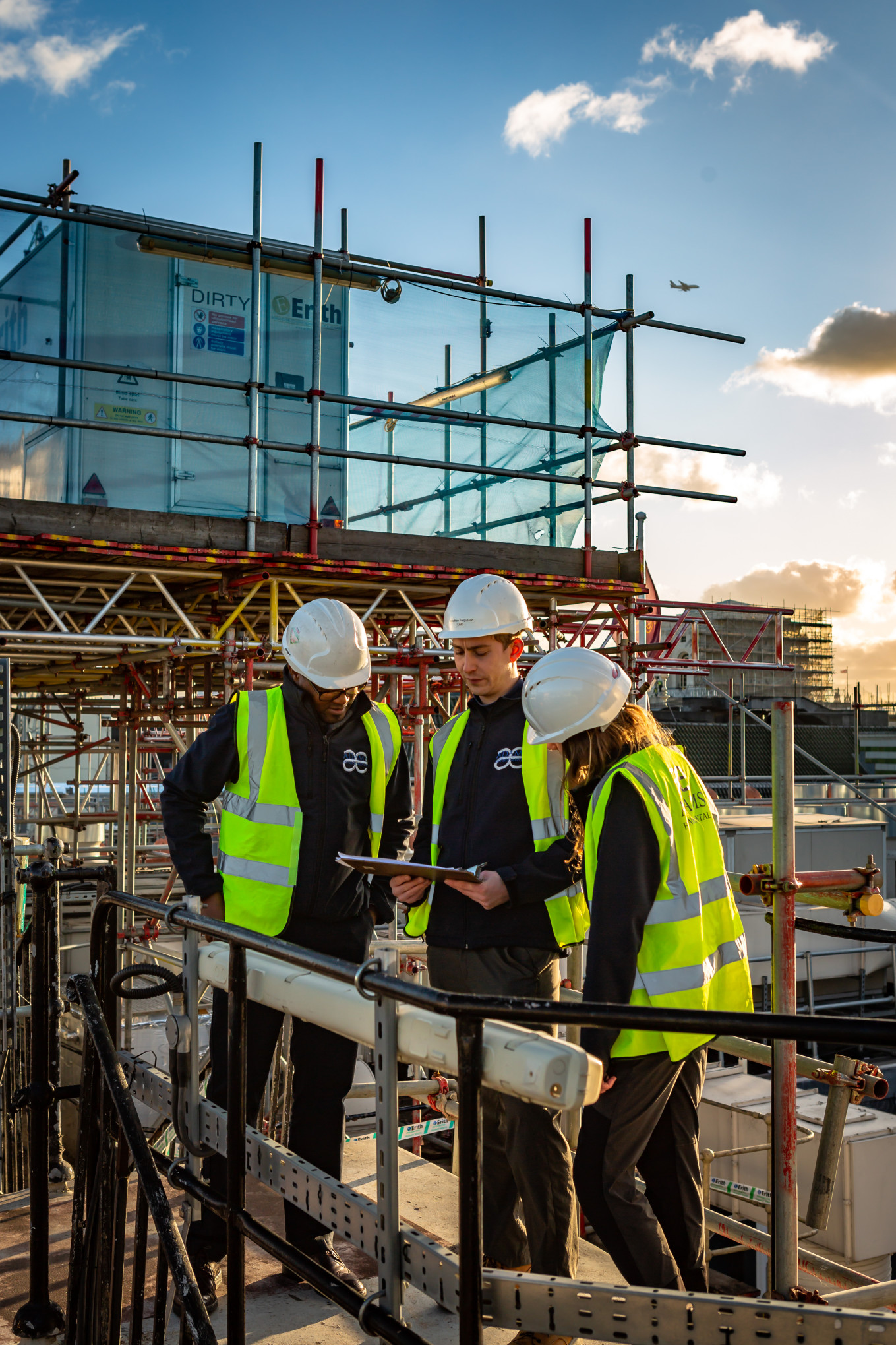 business-construction-site-construction-planning-work-construction-industry-consultant-consultation_t20_JodW19-2-2022-06-18-23_11_59